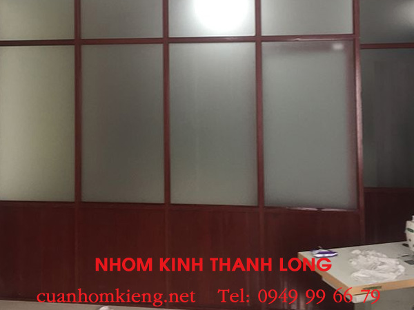 vách ngăn nhôm kính HCM