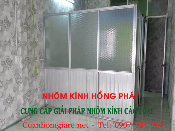 vach-nhom-kinh-mau-trang