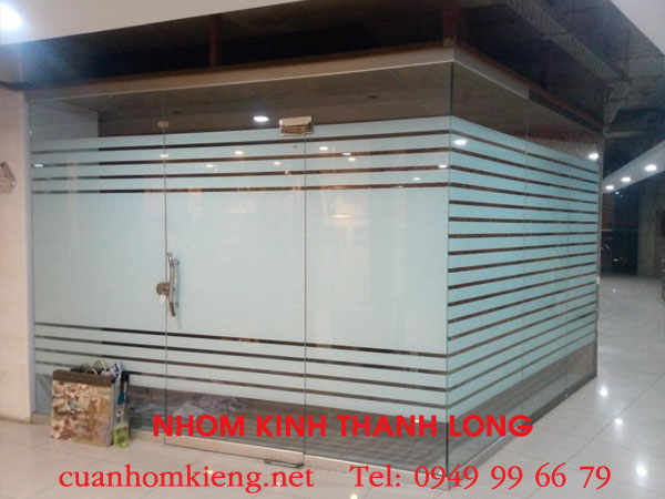 vach-ngan-nhom-kinh-mo