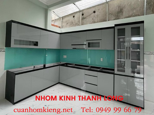 gia-kinh-op-bep-mau-xanh-ngoc