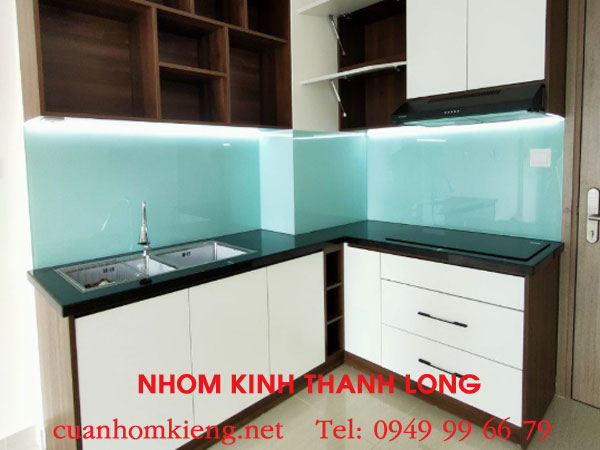 gia-kinh-op-bep-mau-xanh-ngoc