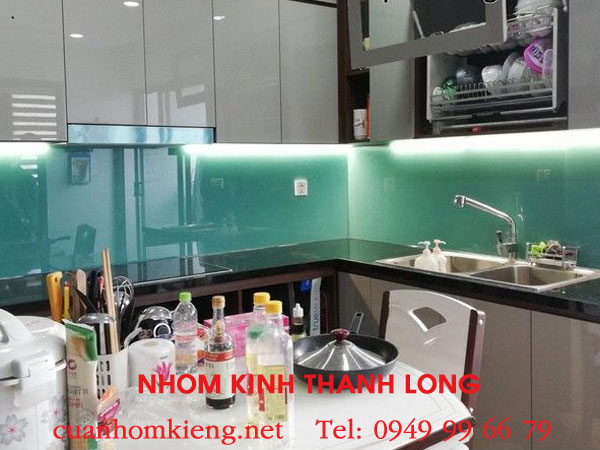 gia-kinh-op-bep-mau-xanh-ngoc