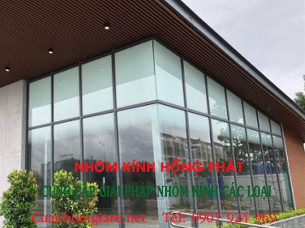 vach-nhom-kinh-co-dinh