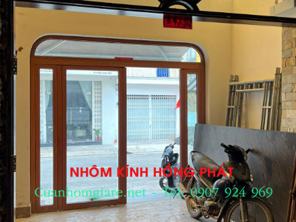 cua-nhom-kinh-gia-go
