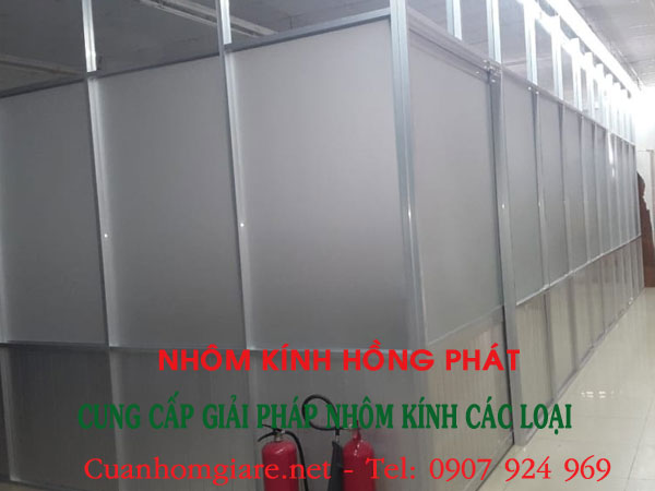 gia-vach-ngan-nhom-kinh-cua-lua