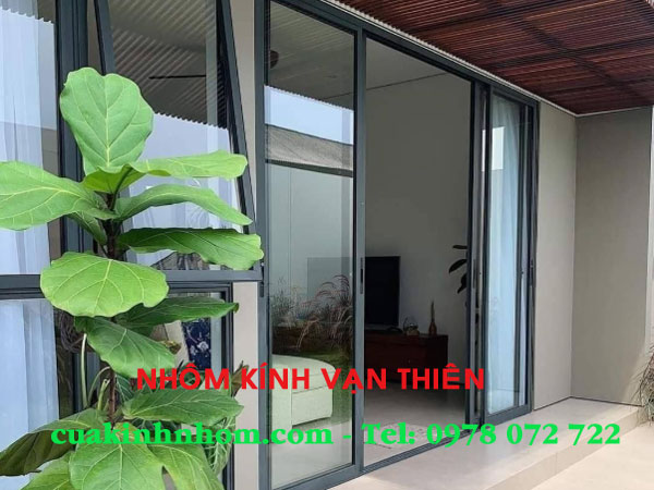 cua-nhom-kinh-go-vap