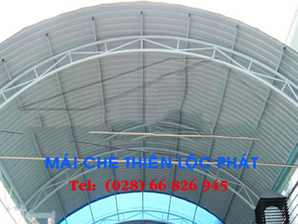 mai-vom-ton-truoc-nha